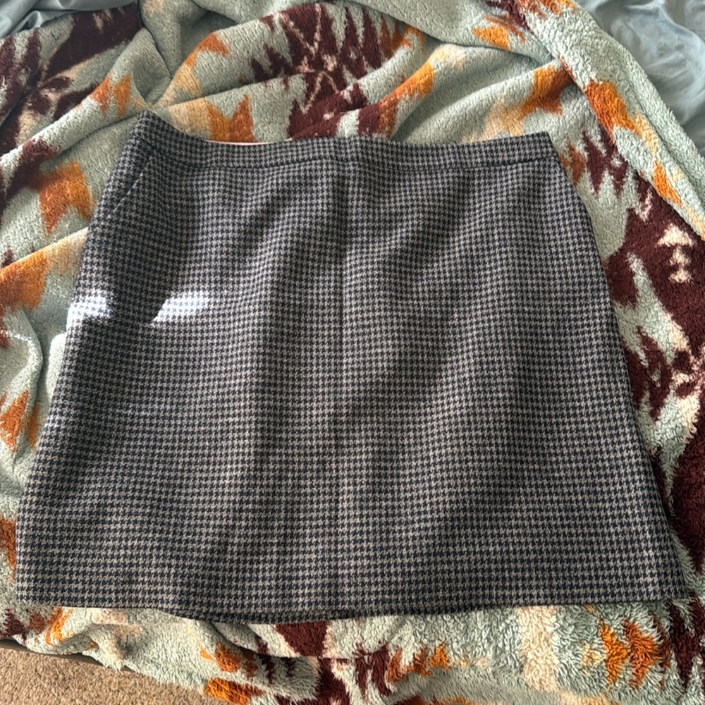 Very gently used Boden navy & gray tweed skirt, size 18L